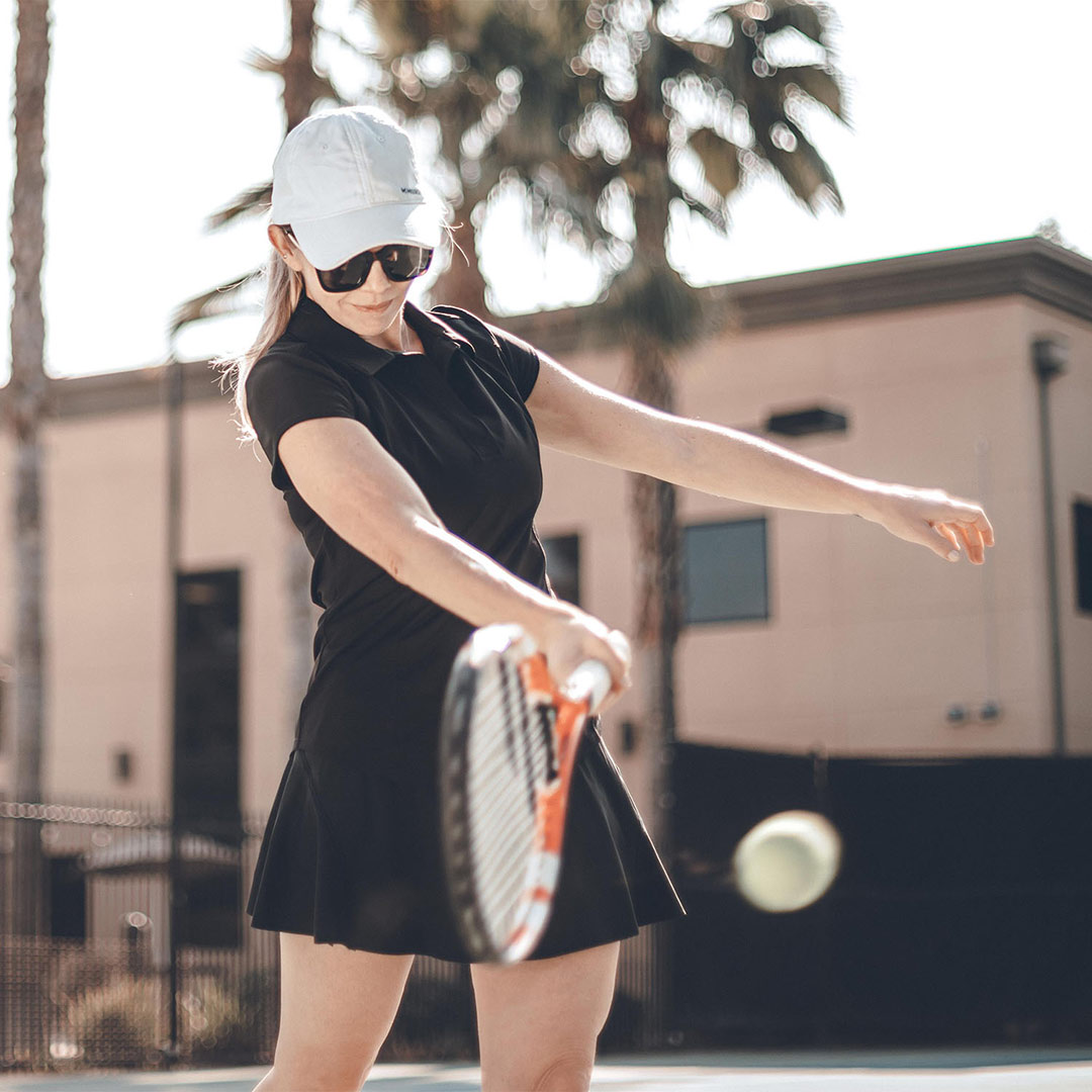 woman playing tennis